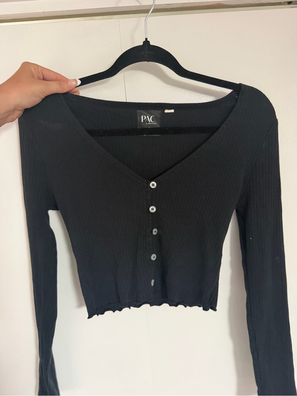 Women’s Black Ribbed Button-Front Long Sleeve Top